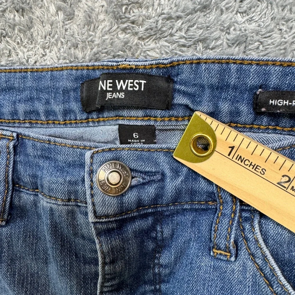 Nine West Womens High Rise Bermuda Denim Shorts 6 Blue Stretch Jean